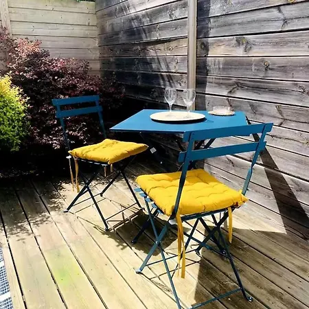 Entier En Centre-ville Avec Terrasse