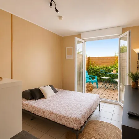 Entier En Centre-ville Avec Terrasse Λα Ροσέλ